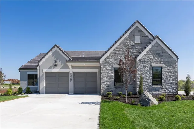 $1,050,000 | 13709 Pembroke Lane, Leawood, KS 66224
