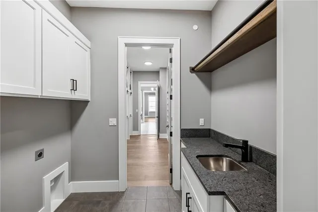 $1,050,000 | 13709 Pembroke Lane, Leawood, KS 66224