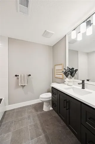 $1,084,856 | 13709 Pembroke Lane, Leawood, KS 66224