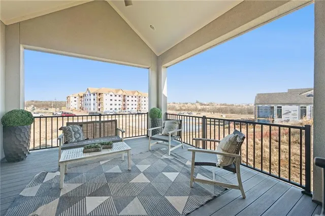 $1,084,856 | 13709 Pembroke Lane, Leawood, KS 66224