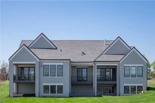 $1,050,000 | 13709 Pembroke Lane, Leawood, KS 66224