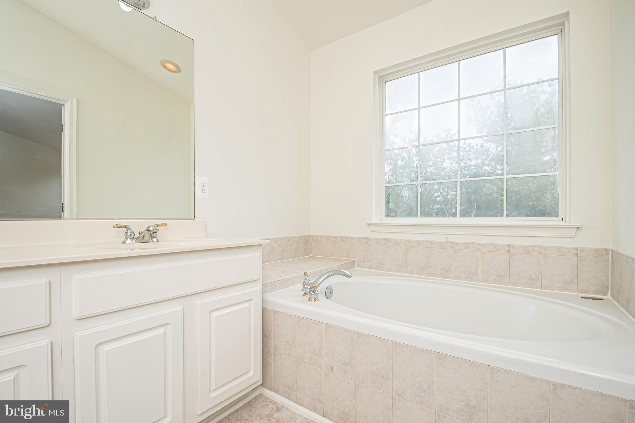 21496 Tamarack Ridge Square Sterling, VA 20164 - Photo 23 of 34 Gallery Image 23