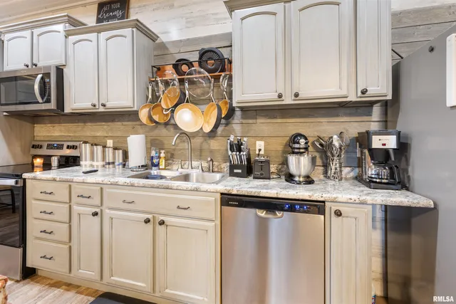 $450,000 | 221 East Gore Street, Goreville, IL 62939