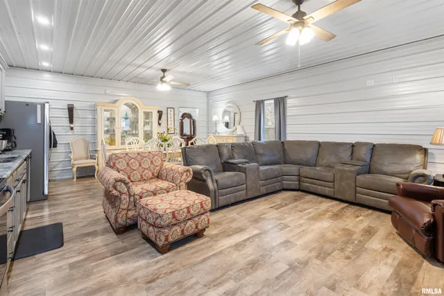 $450,000 | 221 East Gore Street, Goreville, IL 62939