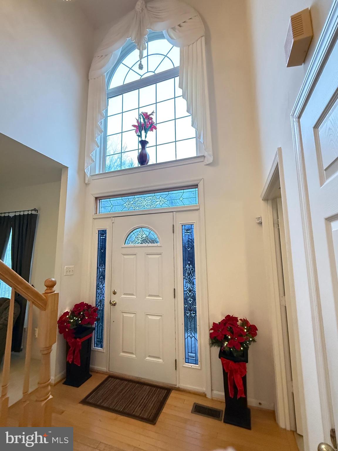 3114 Collins Street Clinton, MD 20735 - Photo 8 of 37 Grand 2-story entrance foyer