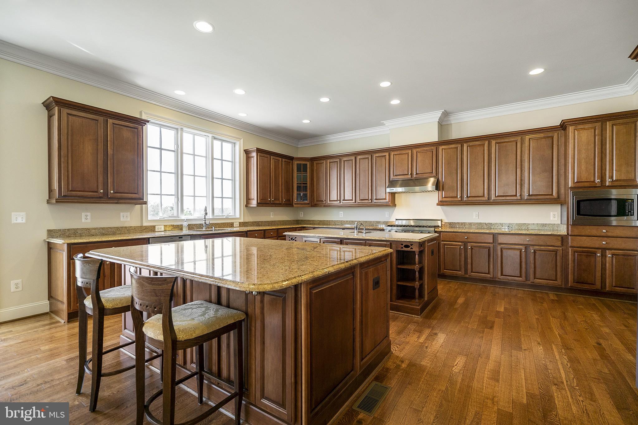 41382 Raspberry Drive Leesburg, VA 20176 - Photo 12 of 43 2 large kitchen islands and Viking appliances!
