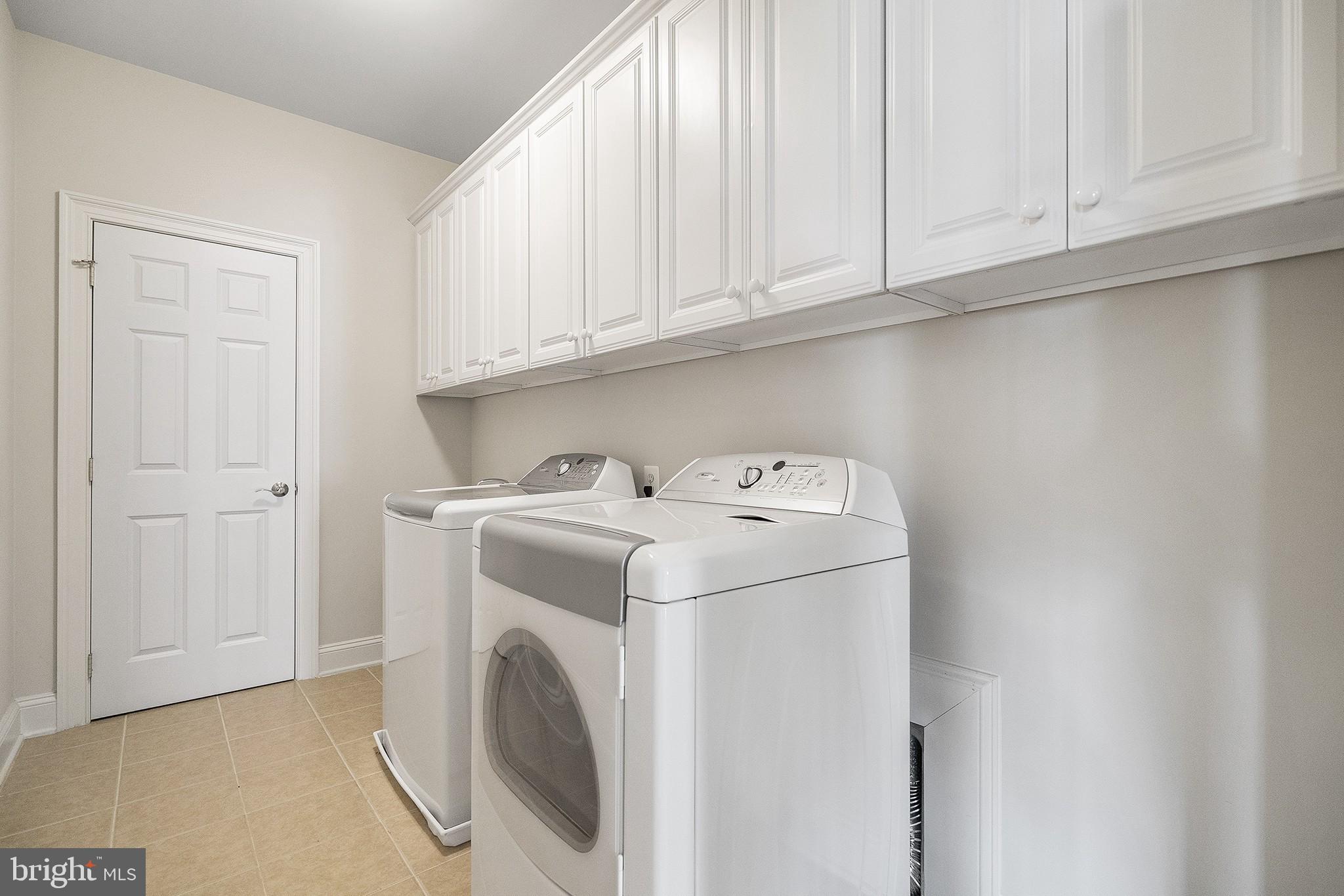41382 Raspberry Drive Leesburg, VA 20176 - Photo 20 of 43 Enjoy upstairs laundry!