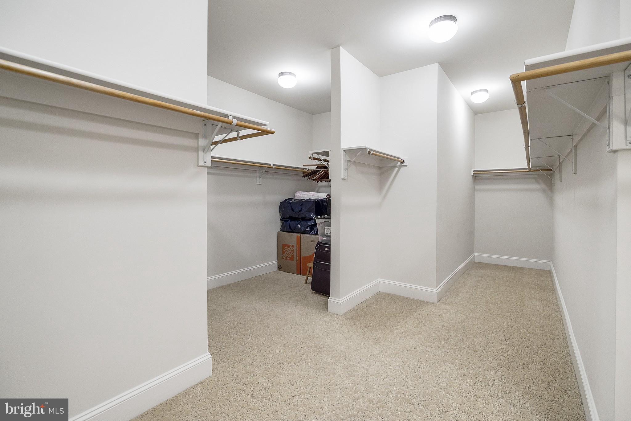 41382 Raspberry Drive Leesburg, VA 20176 - Photo 23 of 43 Large walk in closet in master suite
