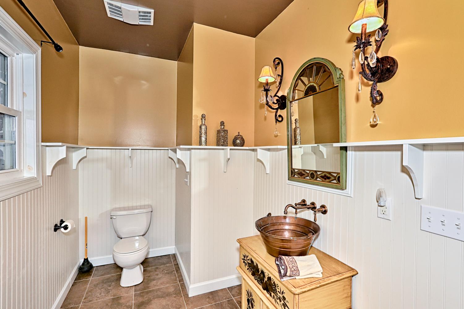 17 Lewter Road Taft, TN 38488 - Photo 15 of 30 a bathroom with a toilet and a sink