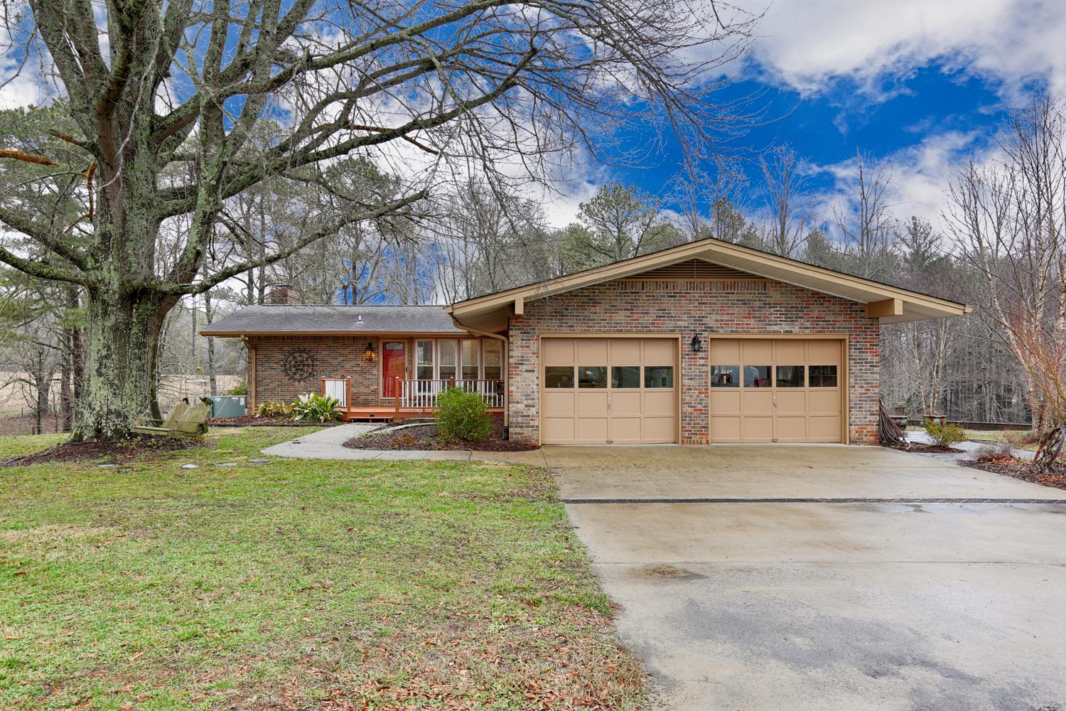 17 Lewter Road Taft, TN 38488 - Photo 4 of 30 a view of a house with a yard and large tree