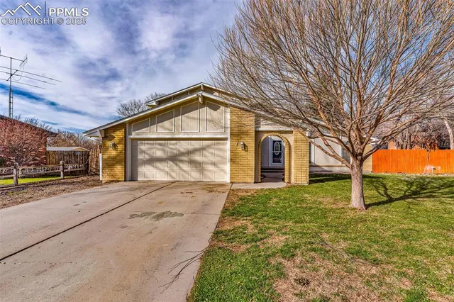 $437,500 | 7 Kingsbridge Place, Pueblo, CO 81001