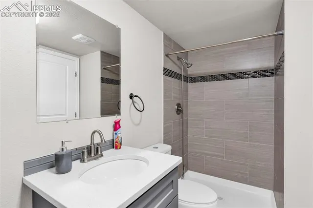 $437,500 | 7 Kingsbridge Place, Pueblo, CO 81001