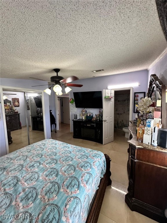 618 Hunting Club Avenue Clewiston, FL 33440 - Photo 13 of 32 a large bedroom with a bed a mirror on dresser and a flat screen tv
