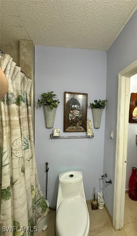 618 Hunting Club Avenue Clewiston, FL 33440 - Photo 14 of 32 a bathroom with a toilet and a sink