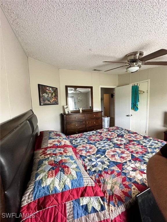618 Hunting Club Avenue Clewiston, FL 33440 - Photo 24 of 32 a bedroom with a bed and dresser
