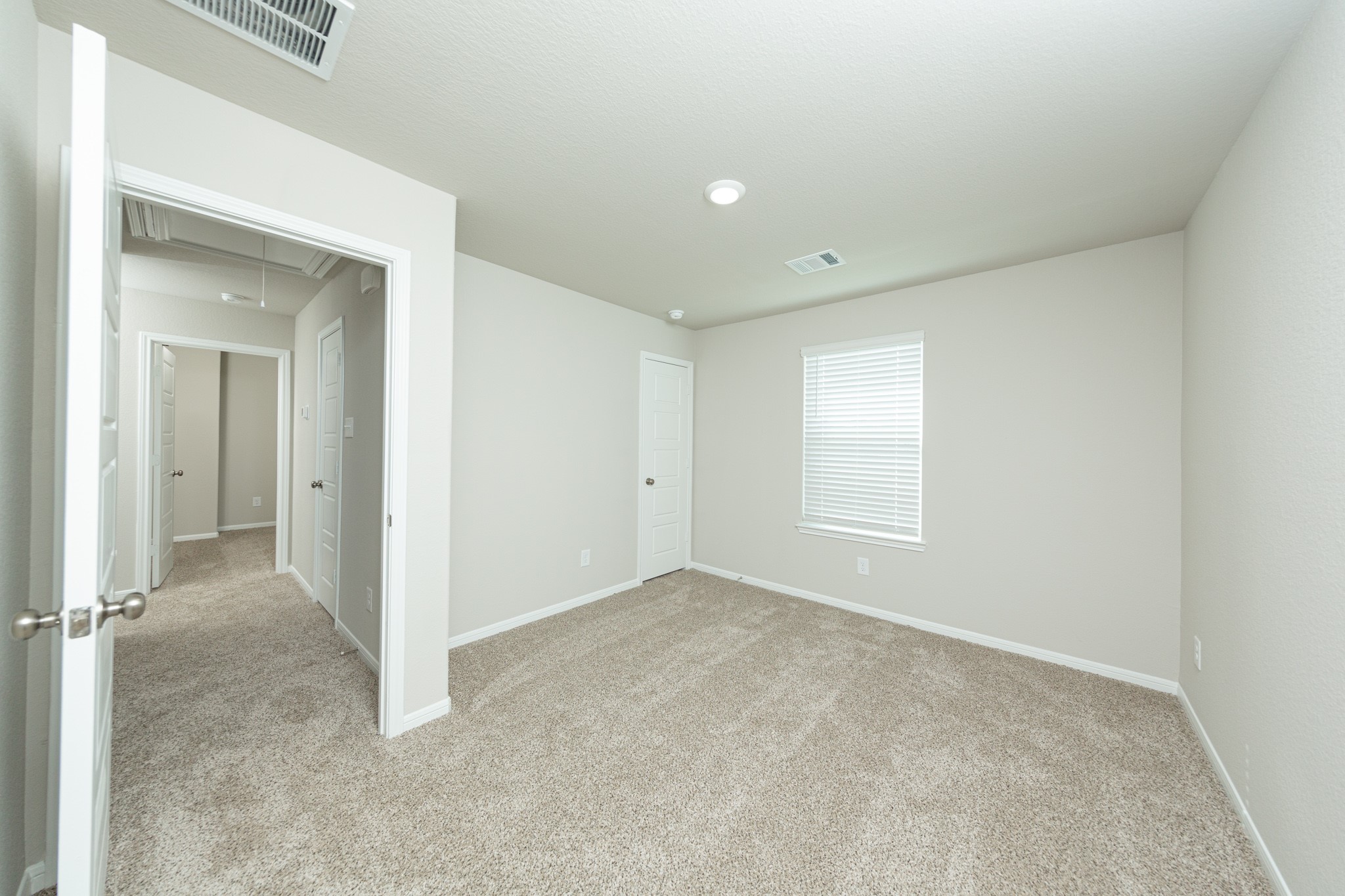 3058 Nickell Back Drive Conroe, TX 77301 - Photo 15 of 25 an empty room with windows and closet