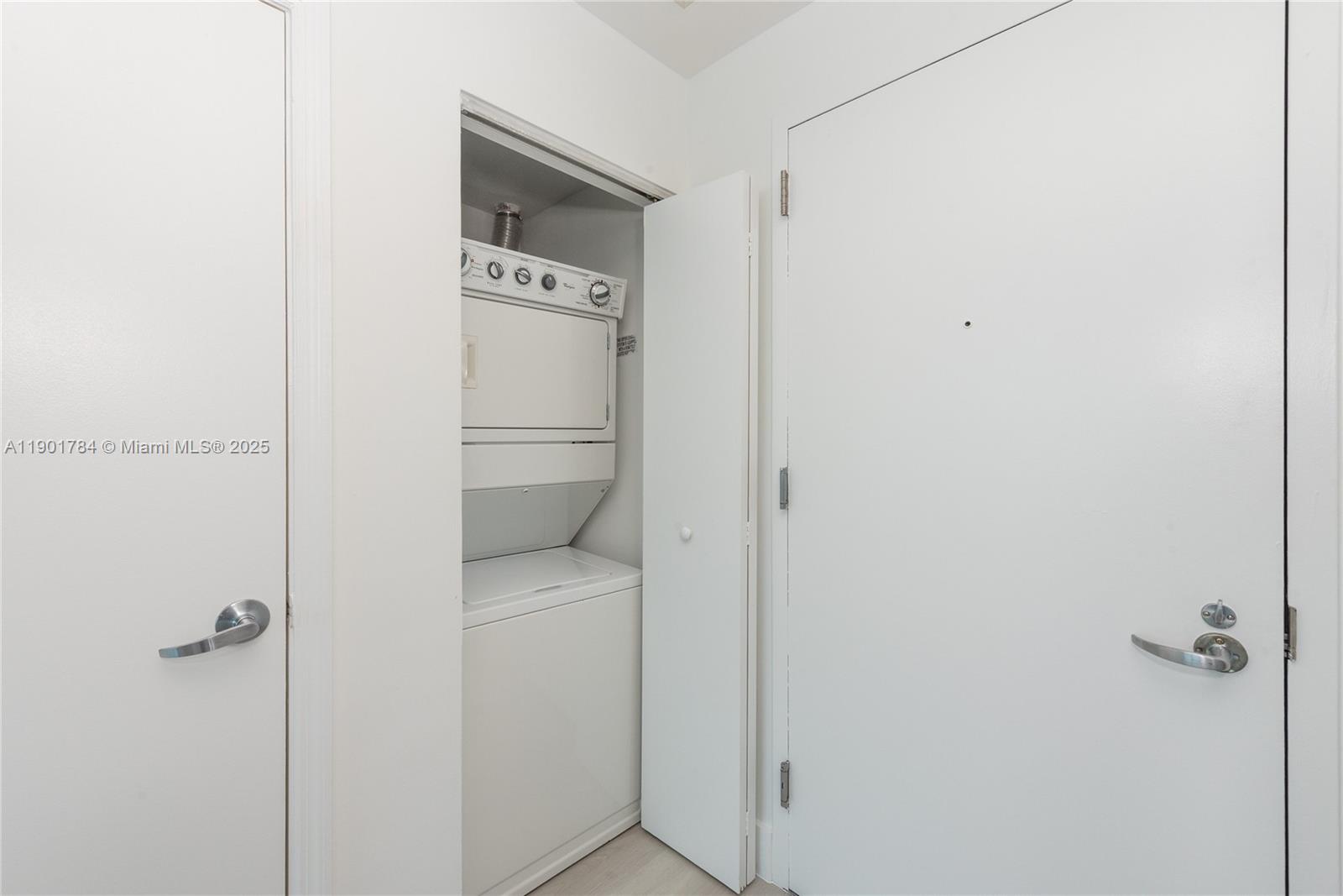 60 Southwest 13th Street, Unit 2019 Miami, FL 33130 - Photo 11 of 27
