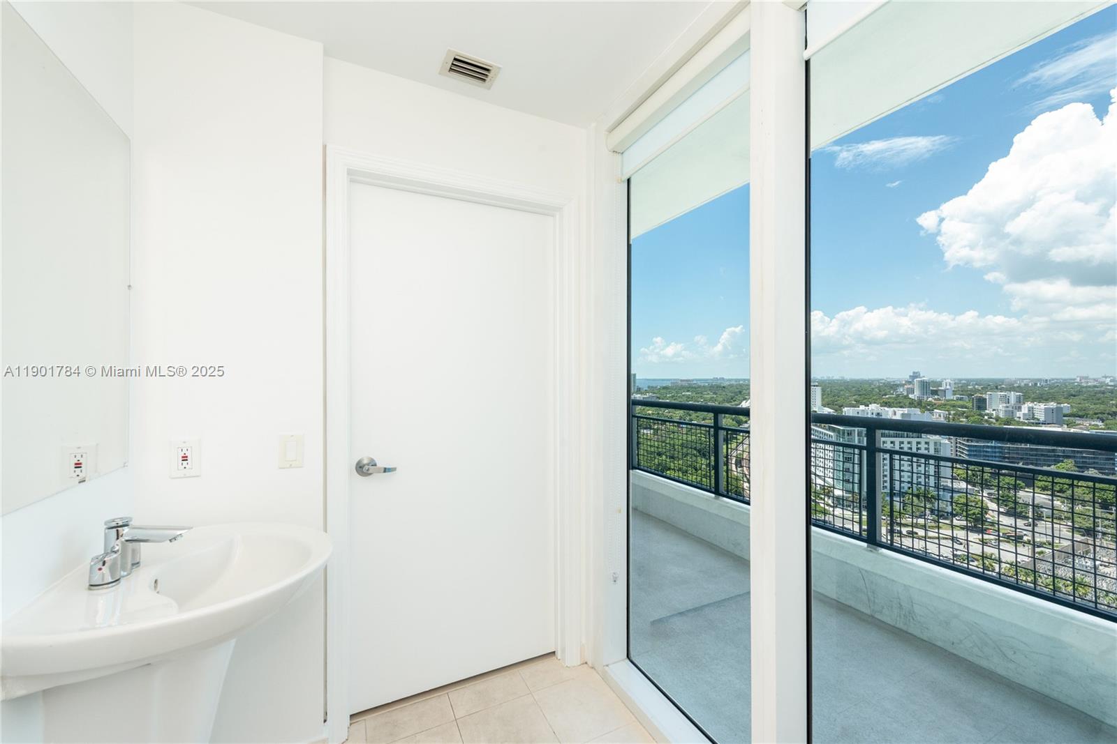 60 Southwest 13th Street, Unit 2019 Miami, FL 33130 - Photo 13 of 27