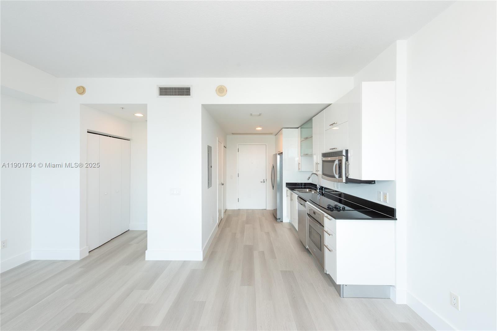 60 Southwest 13th Street, Unit 2019 Miami, FL 33130 - Photo 8 of 27