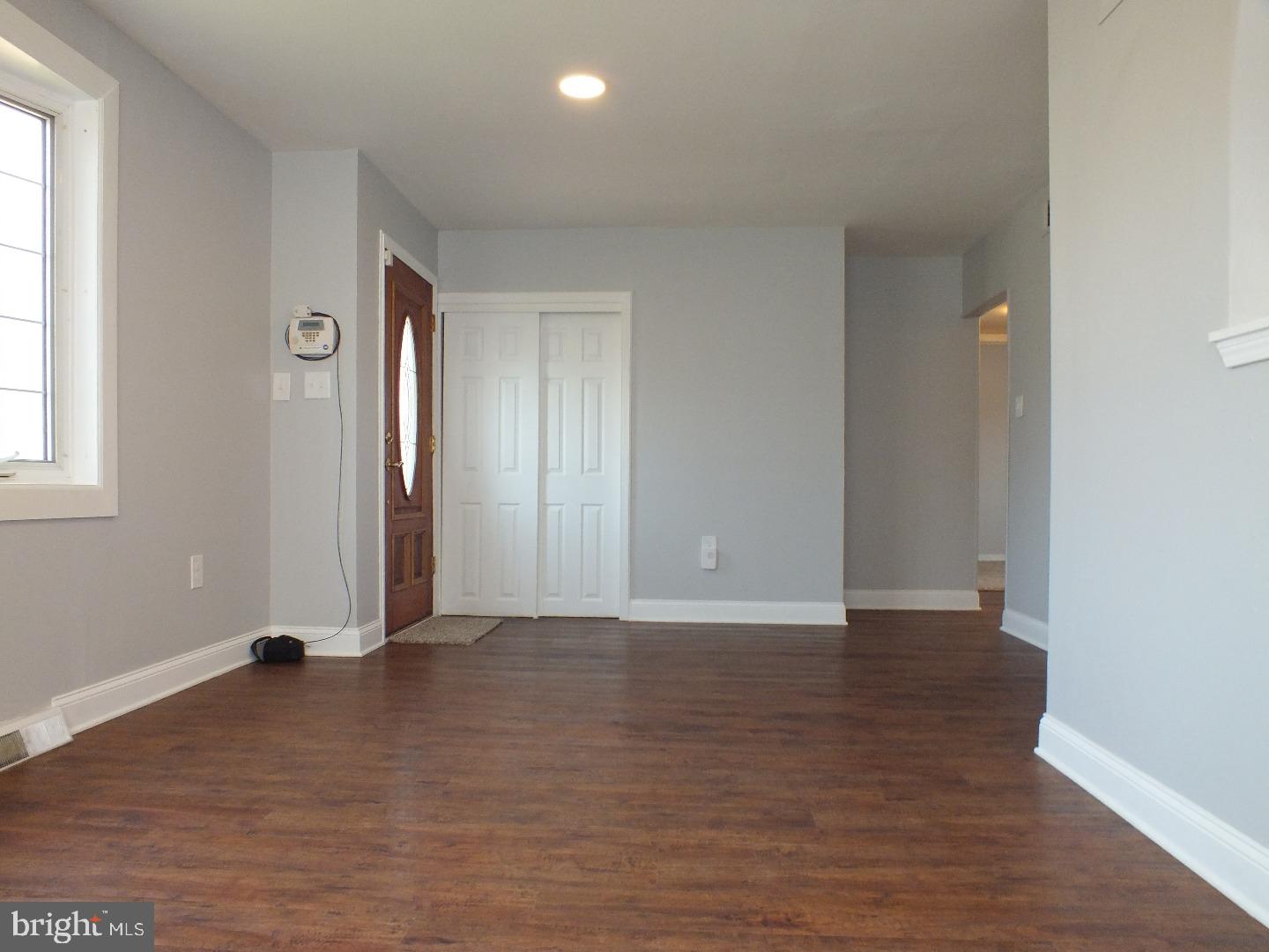 42 Louise Road New Castle, DE 19720 - Photo 2 of 22 Gallery Image 2