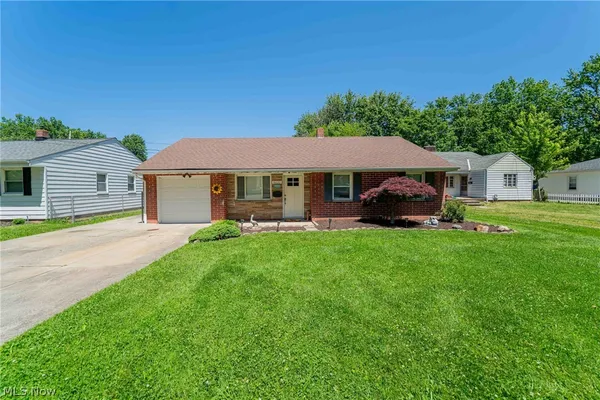 $174,500 | 34429 Beachpark Drive, Eastlake, OH 44095