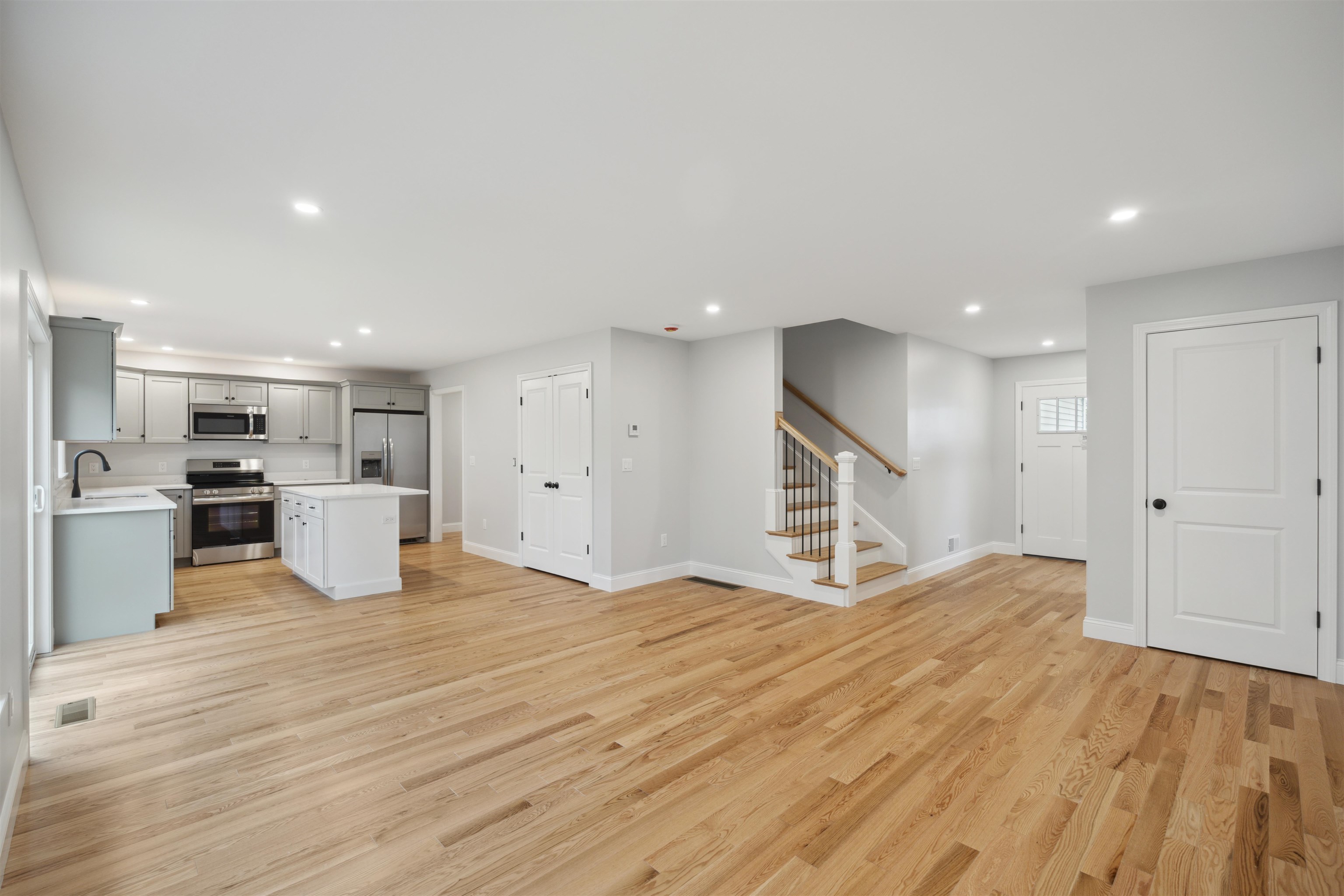 279 North Main Street Rochester, NH 03867 - Photo 3 of 26