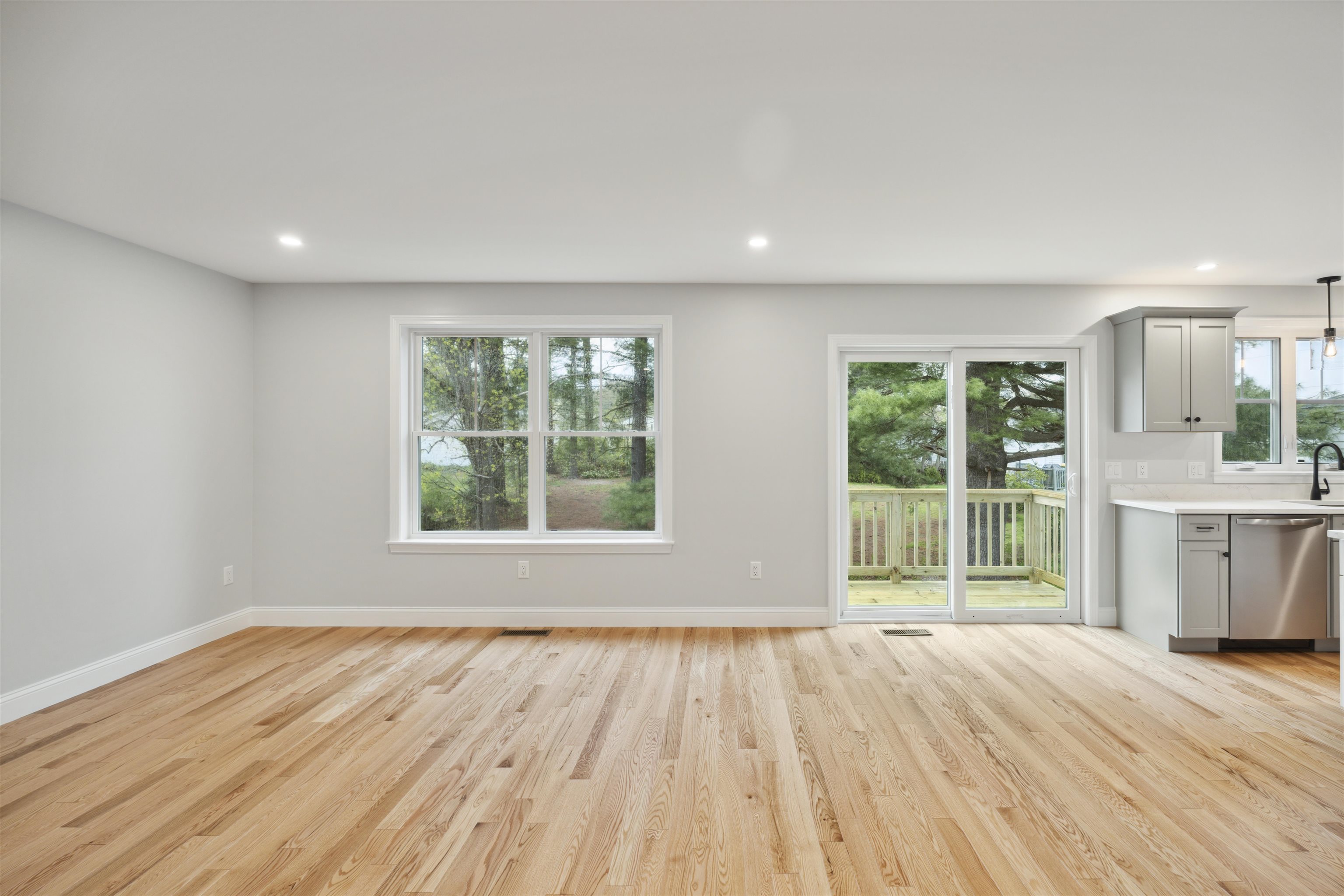 279 North Main Street Rochester, NH 03867 - Photo 4 of 26