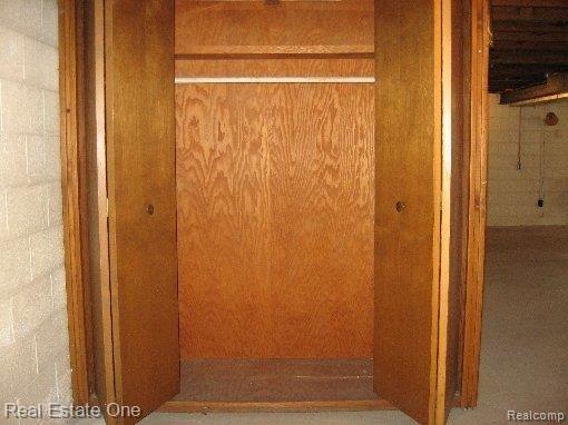 58877 Eight Mile Road South Lyon, MI 48178 - Photo 19 of 25 large storage closet