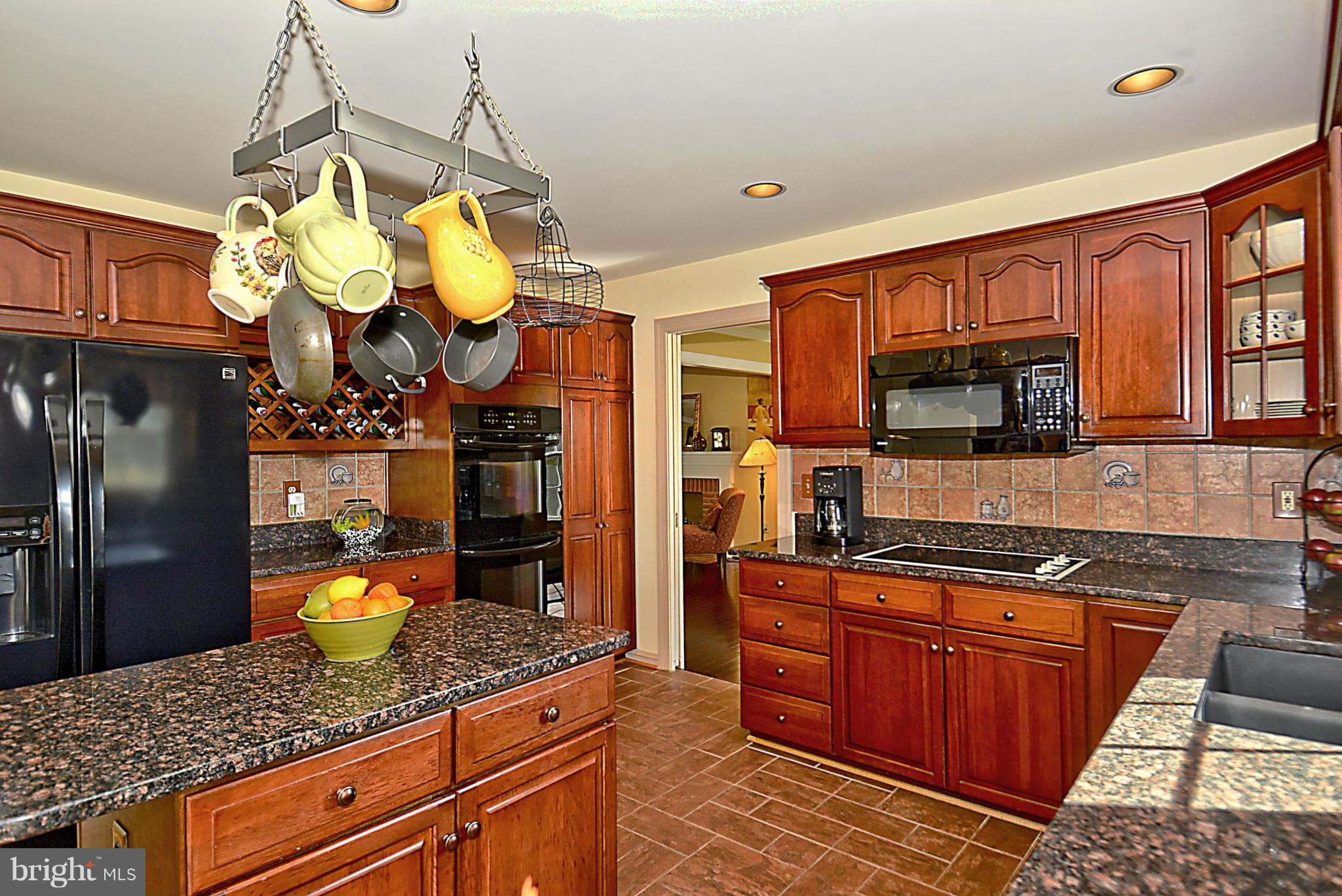 22710 Wildcat Road Germantown, MD 20876 - Photo 6 of 30 Cherry Cabinets