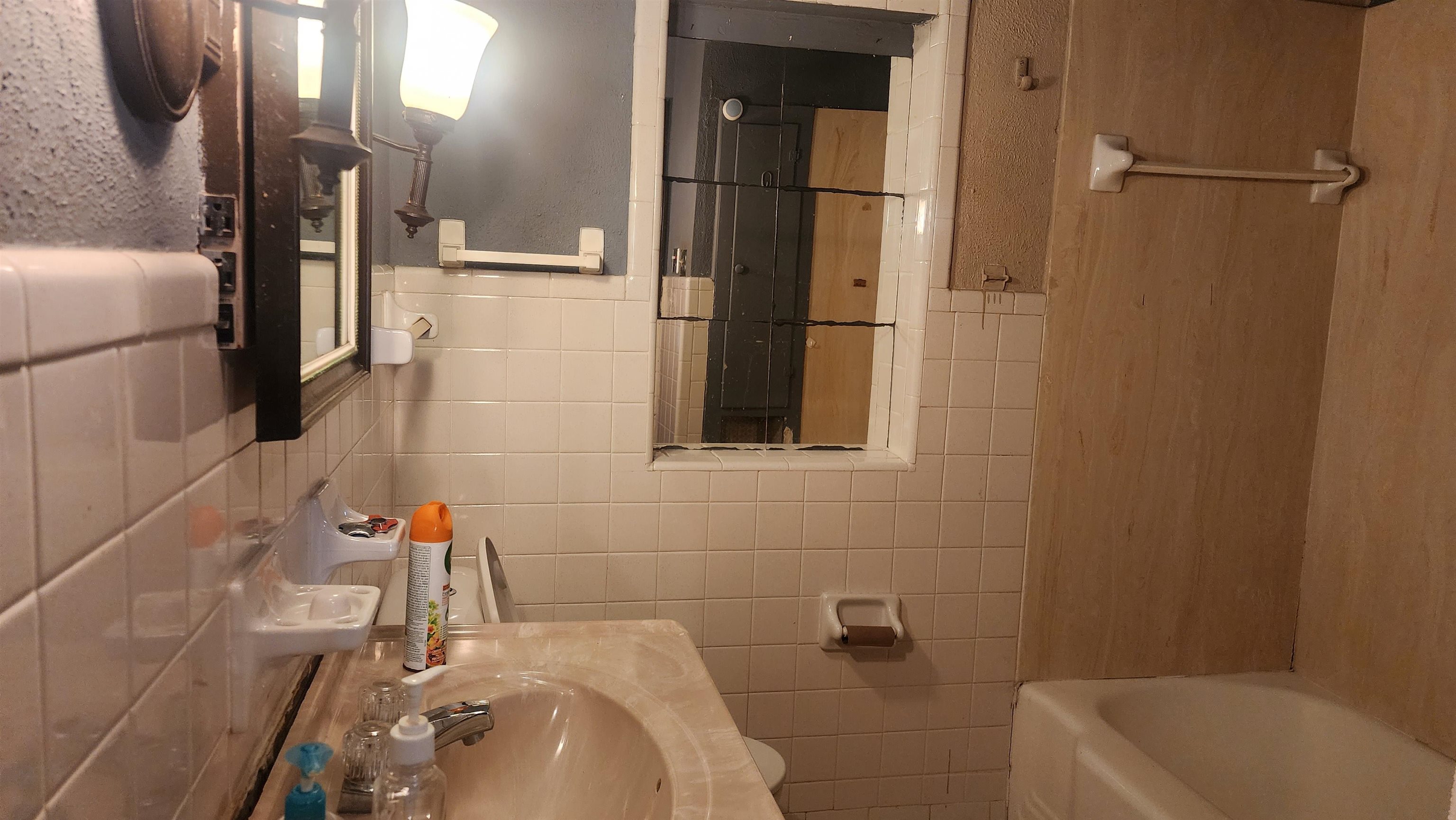 1069 McEvers Road Memphis, TN 38111 - Photo 4 of 12 a bathroom with a sink and a mirror