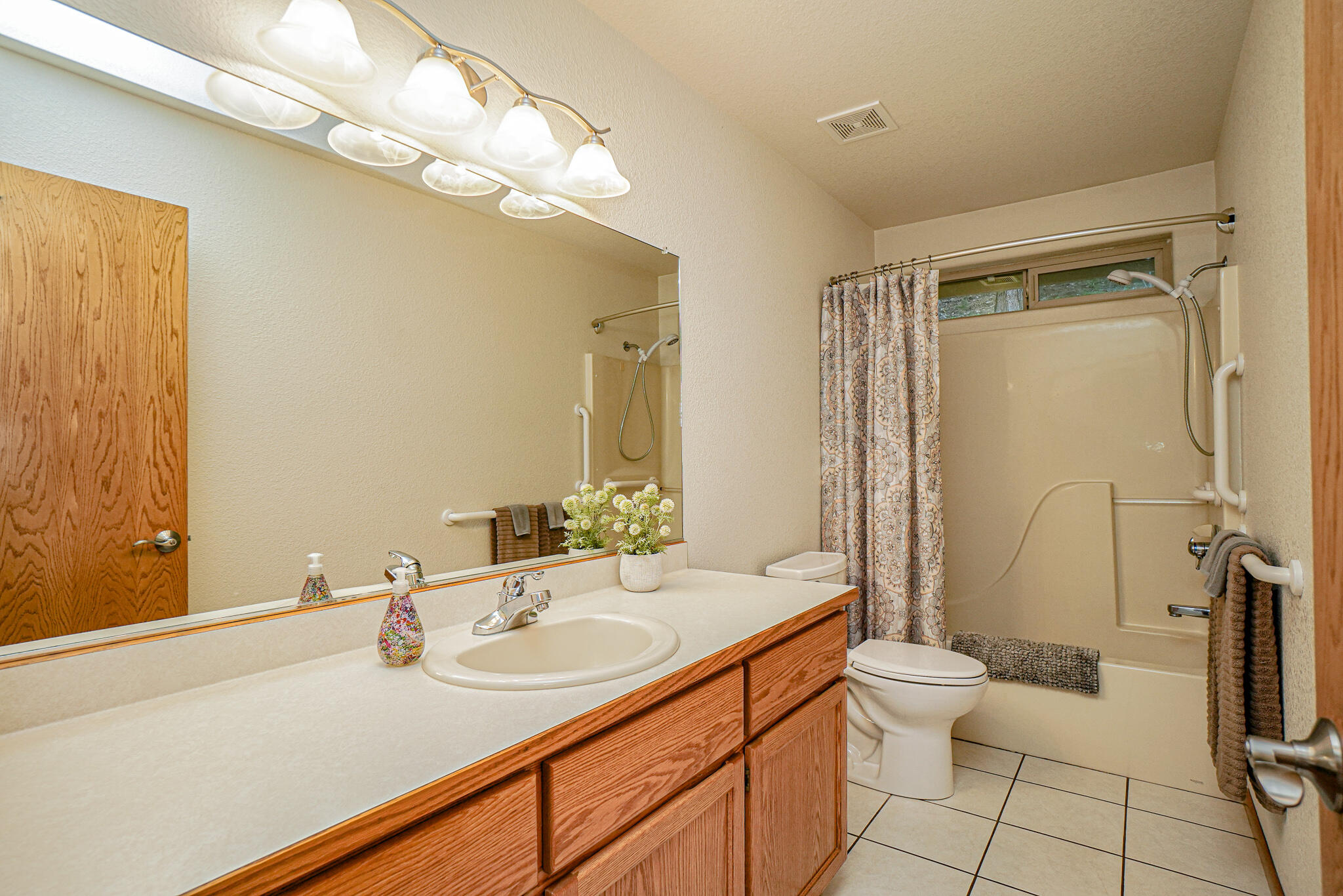 186 Felkner Road Grants Pass, OR 97527 - Photo 41 of 68 DSC09759
