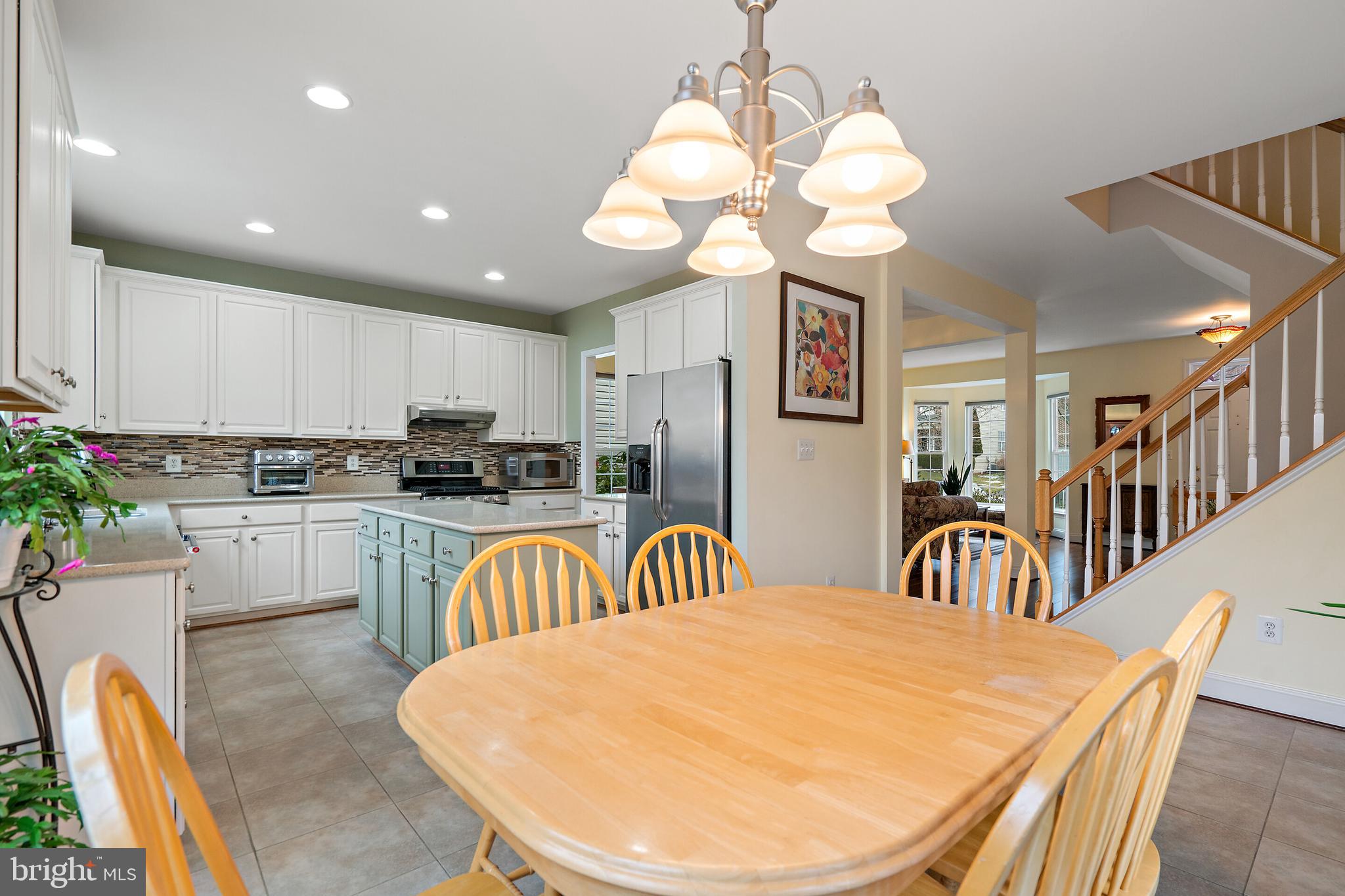 18279 Maple Spring Court Leesburg, VA 20176 - Photo 17 of 49 Breakfast Room / Kitchen