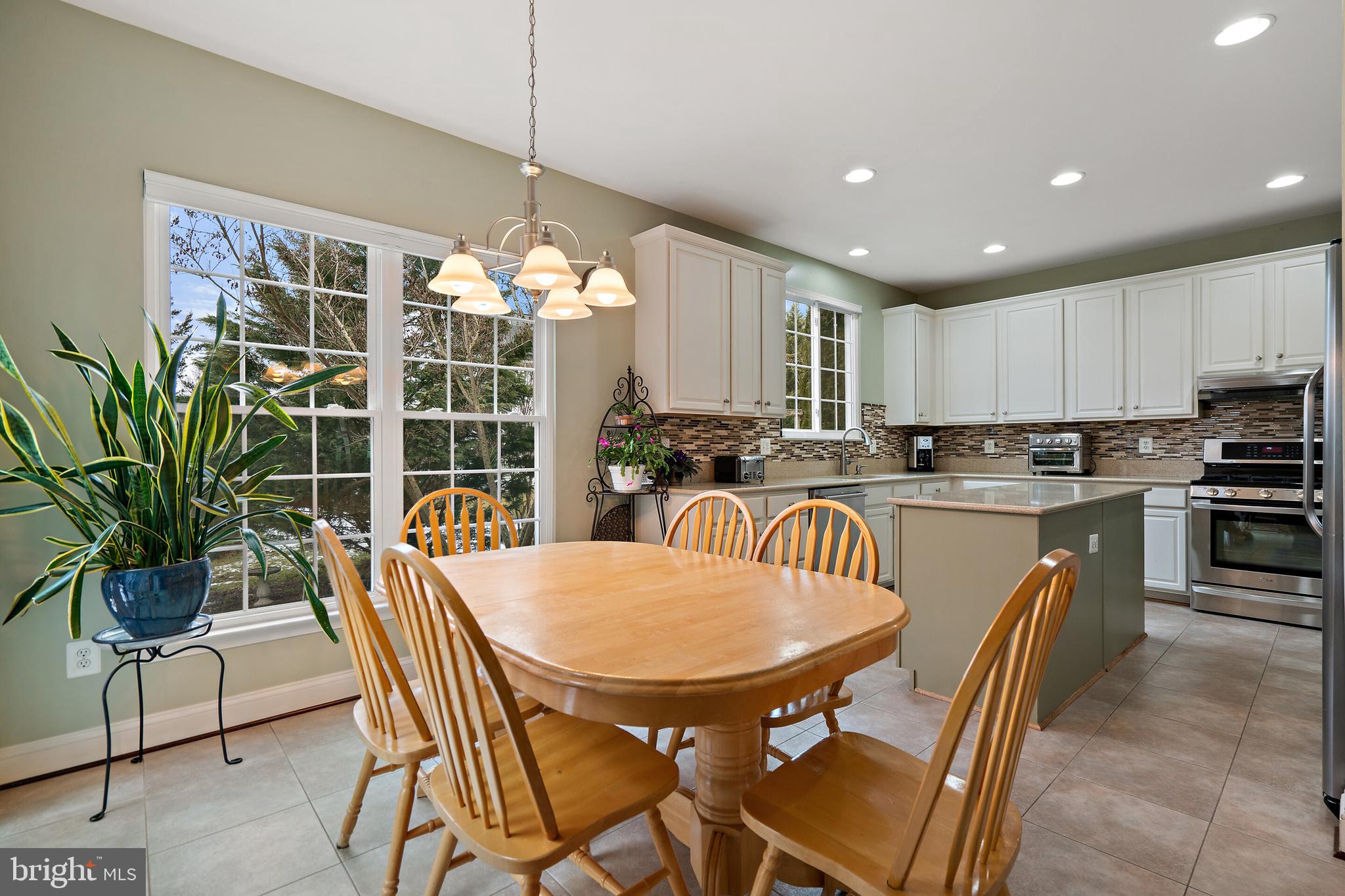 18279 Maple Spring Court Leesburg, VA 20176 - Photo 18 of 49 Breakfast Room / Kitchen