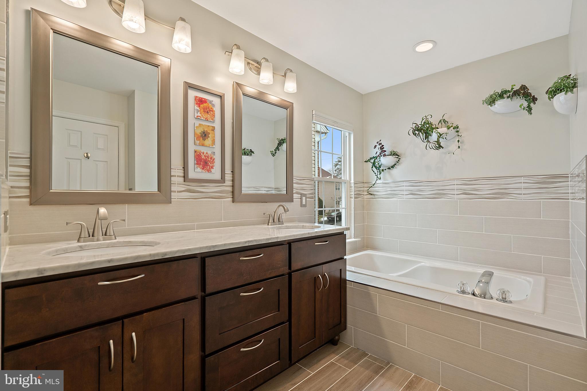 18279 Maple Spring Court Leesburg, VA 20176 - Photo 29 of 49 Renovated Owners Bathroom w/Soaking Tob
