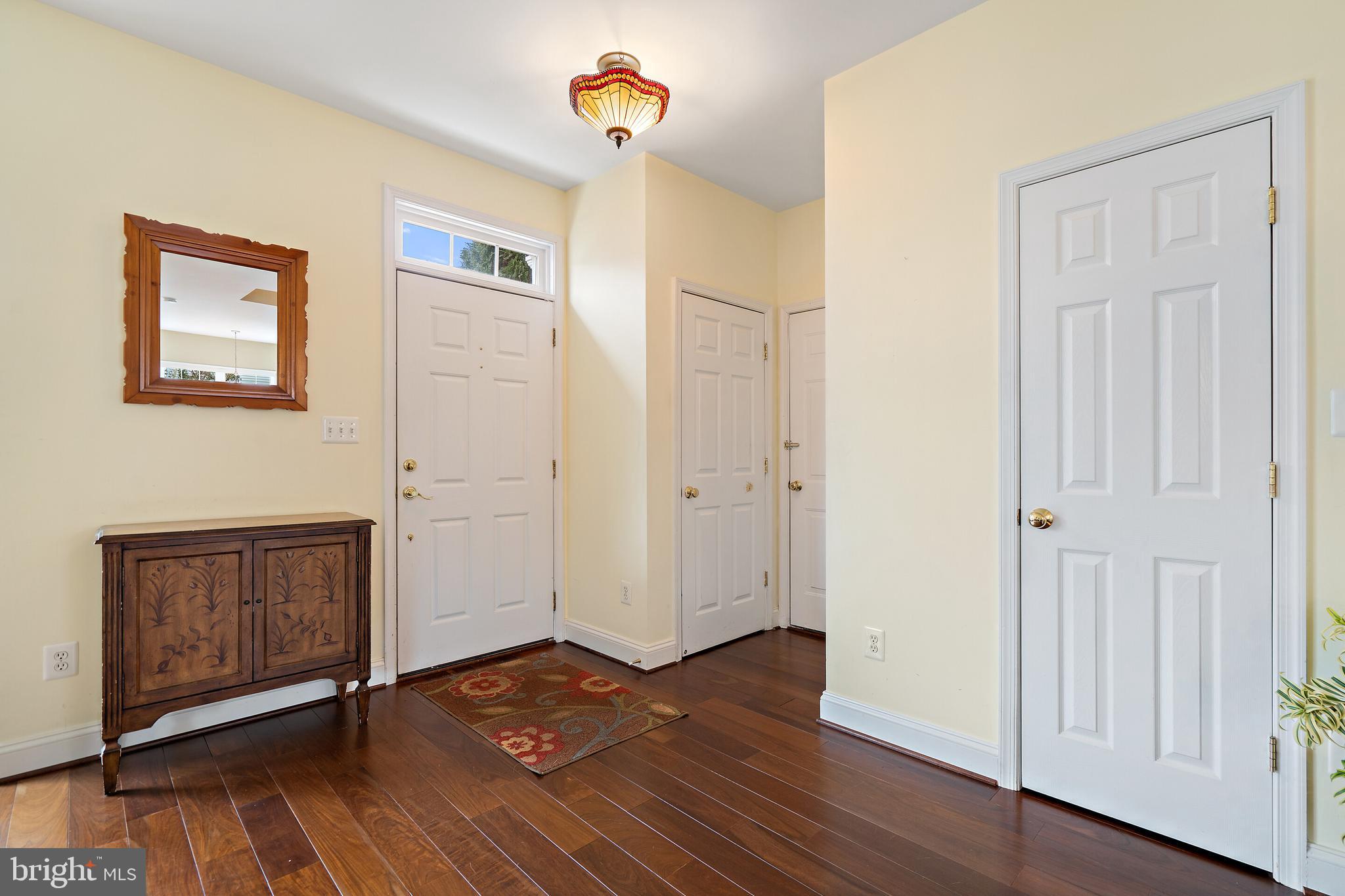 18279 Maple Spring Court Leesburg, VA 20176 - Photo 4 of 49 Foyer