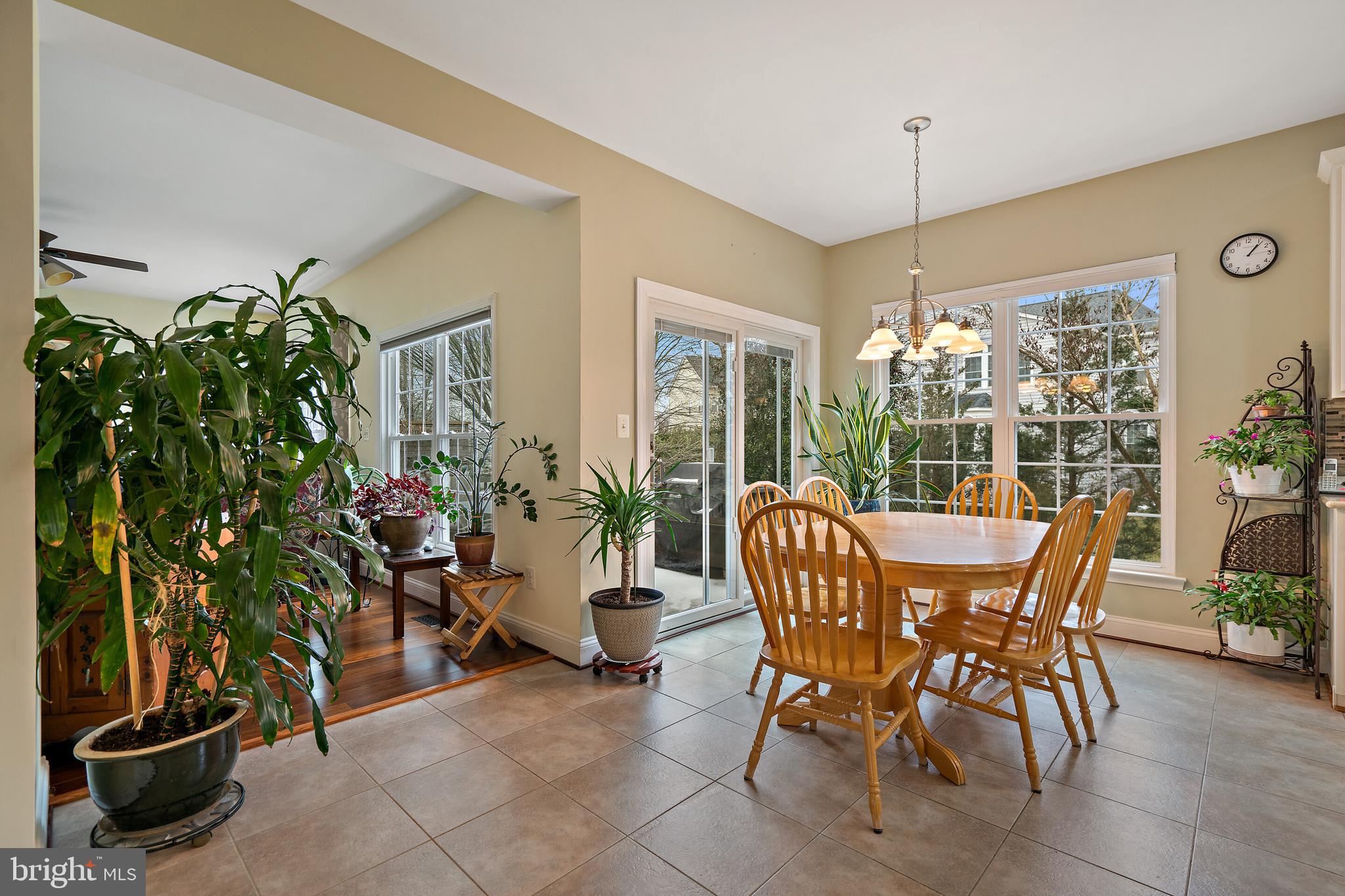 18279 Maple Spring Court Leesburg, VA 20176 - Photo 10 of 49 Eat-In Kitchen / Breakfast Room