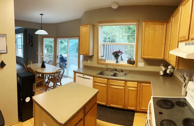 $459,000 | 2275 Clover Field Drive, Chaska, MN 55318