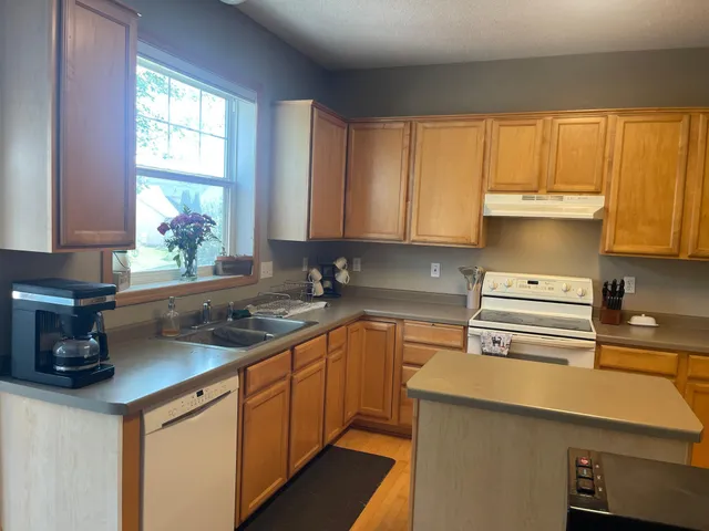 $459,000 | 2275 Clover Field Drive, Chaska, MN 55318