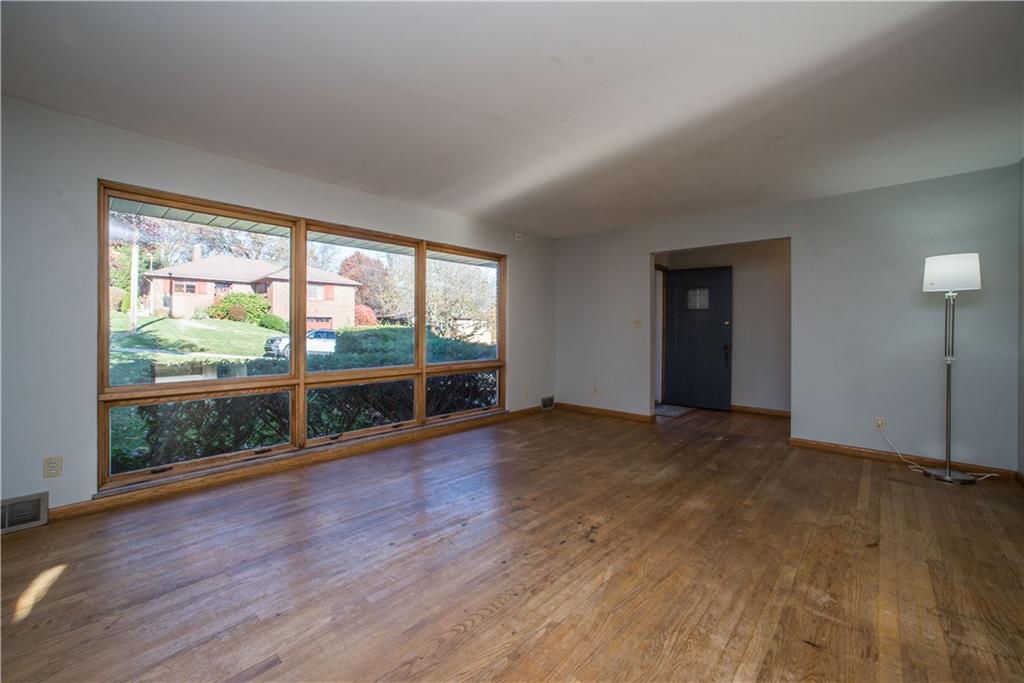 272 Hawthorne Road Washington, PA 15301 - Photo 4 of 19 Gallery Image 4