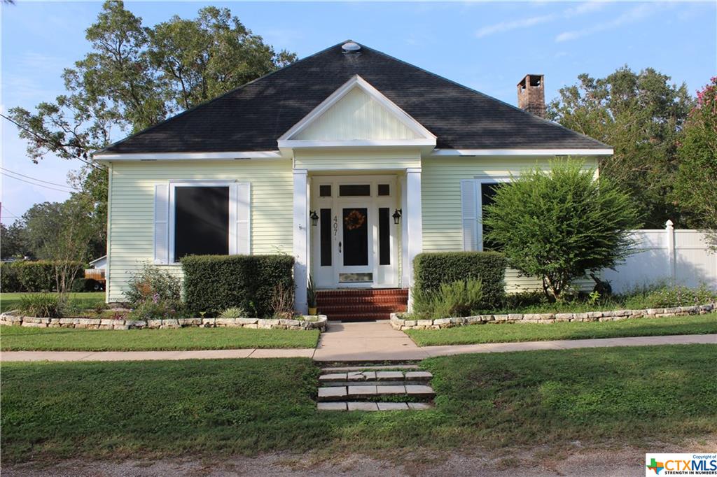 407 Robinson Street Edna, TX 77957 - Photo 1 of 1 a front view of a house with a yard