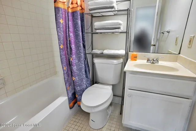 a bathroom with a toilet and a bathtub