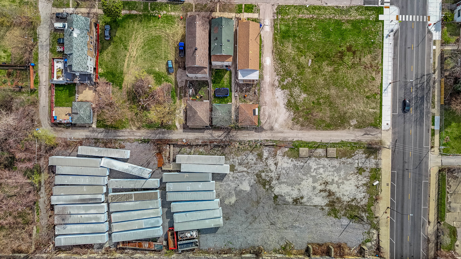 352 West 59th Street Chicago, IL 60621 - Photo 6 of 10 a view of a house with a garden