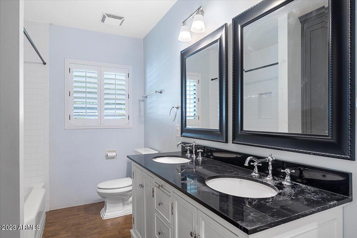 50 East Lamar Road Phoenix, AZ 85012 - Photo 20 of 34 22-Bathroom