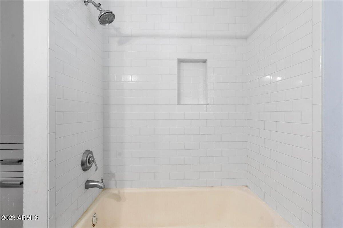 50 East Lamar Road Phoenix, AZ 85012 - Photo 21 of 34 23-Bathroom