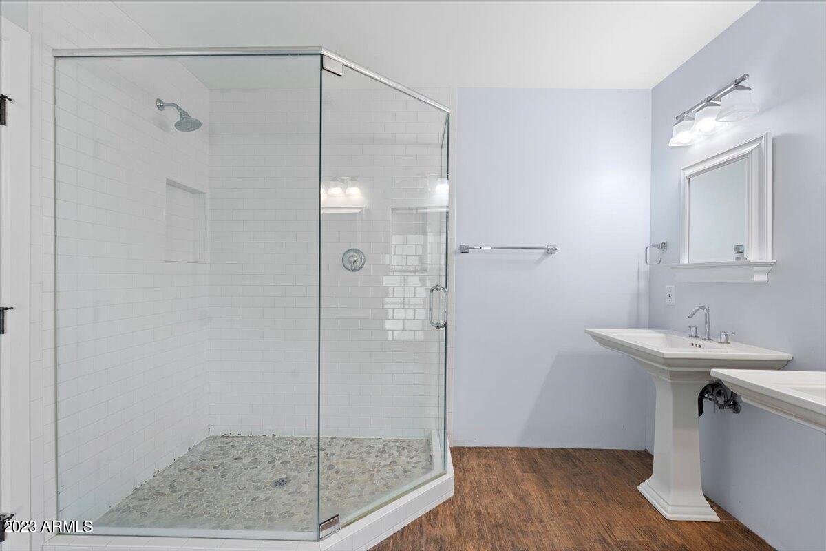 50 East Lamar Road Phoenix, AZ 85012 - Photo 26 of 34 28-Primary Bathroom