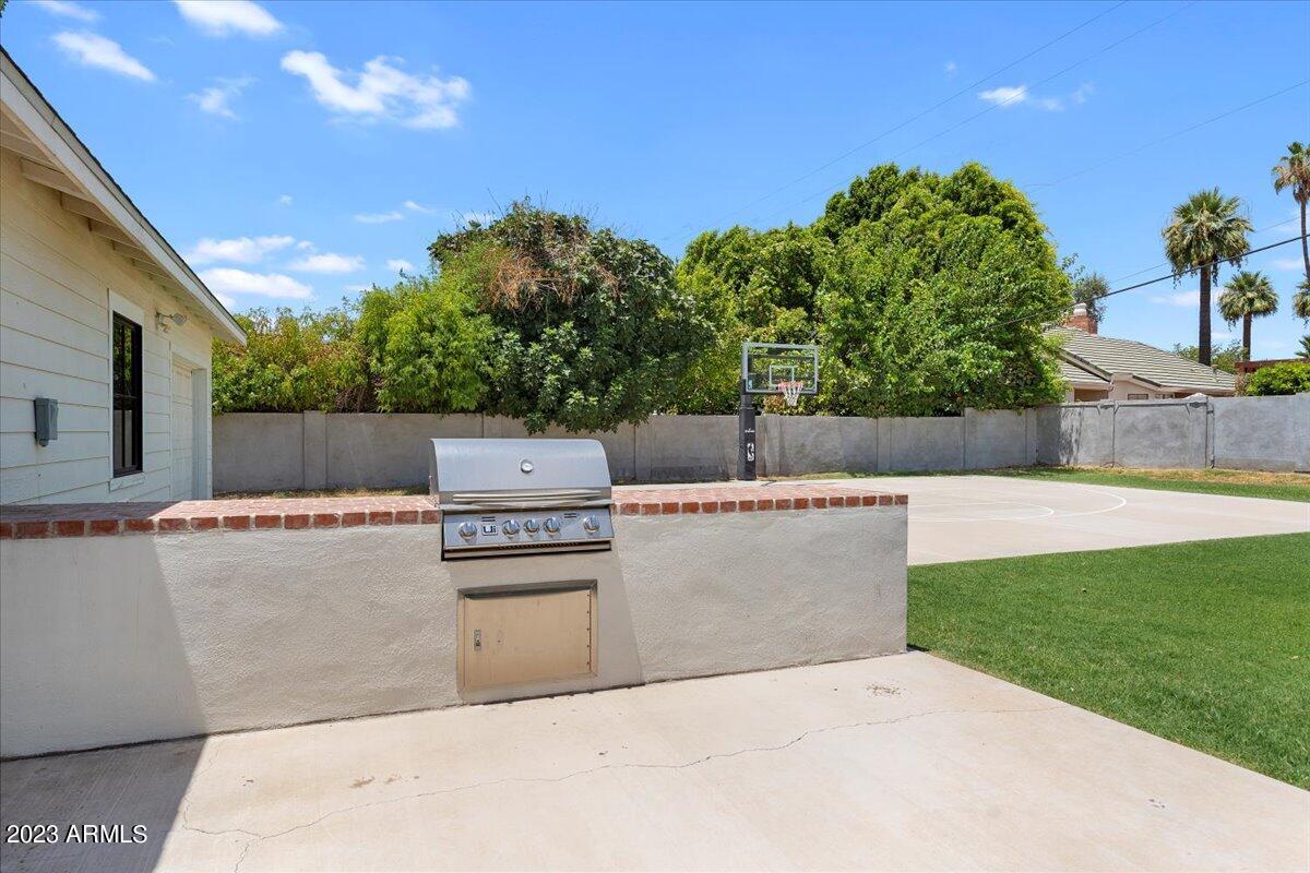 50 East Lamar Road Phoenix, AZ 85012 - Photo 29 of 34 31-Backyard