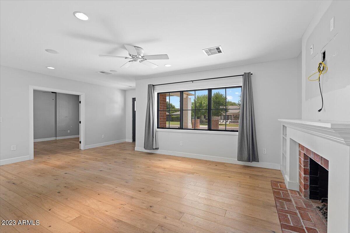 50 East Lamar Road Phoenix, AZ 85012 - Photo 6 of 34 09-Family Room