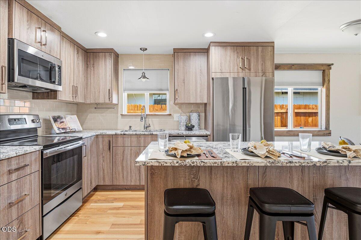 645 Northwest 7th Street Redmond, OR 97756 - Photo 10 of 37