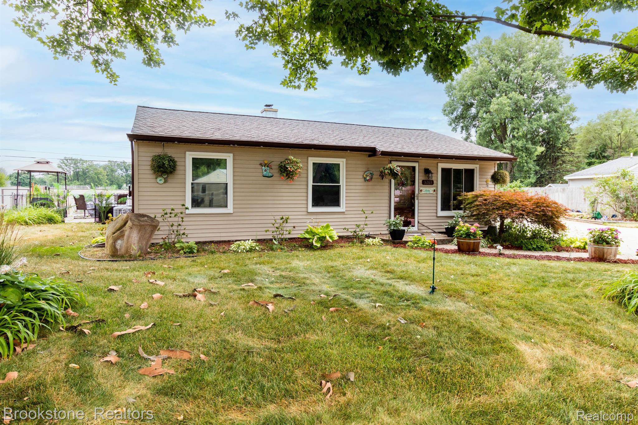 3263 Avon Manor Road Rochester, MI 48307 - Photo 2 of 33 Gallery Image 2