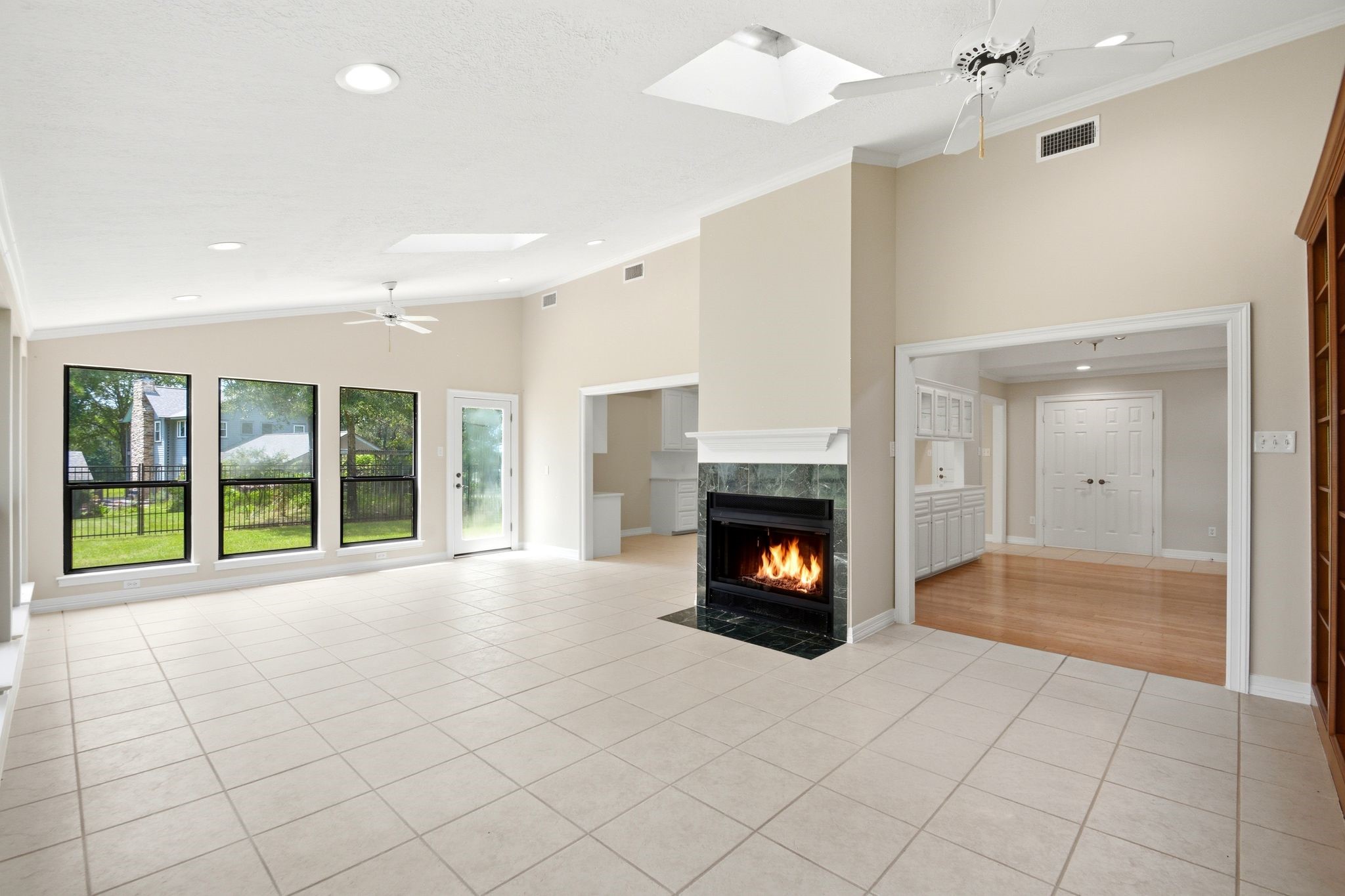 22509 Pebble Beach Way Point Blank, TX 77364 - Photo 6 of 30 Soaring family room with wood-burning fireplace, open to the kitchen